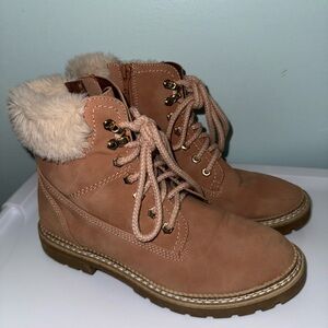 Steve Madden size 7 women’s tan nude brown alaska boots / booties with faux fur